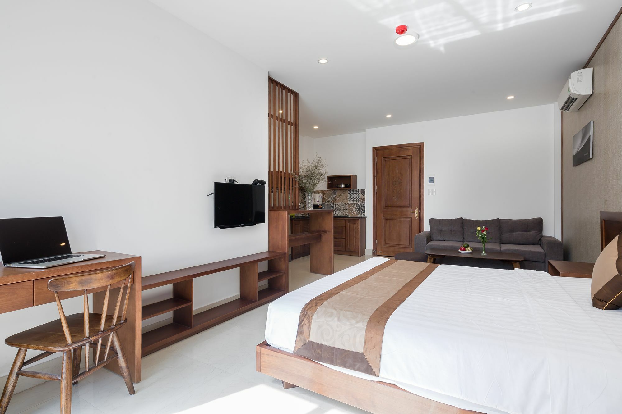 Aris Beach Apartment & Hotel Da Nang Exterior photo